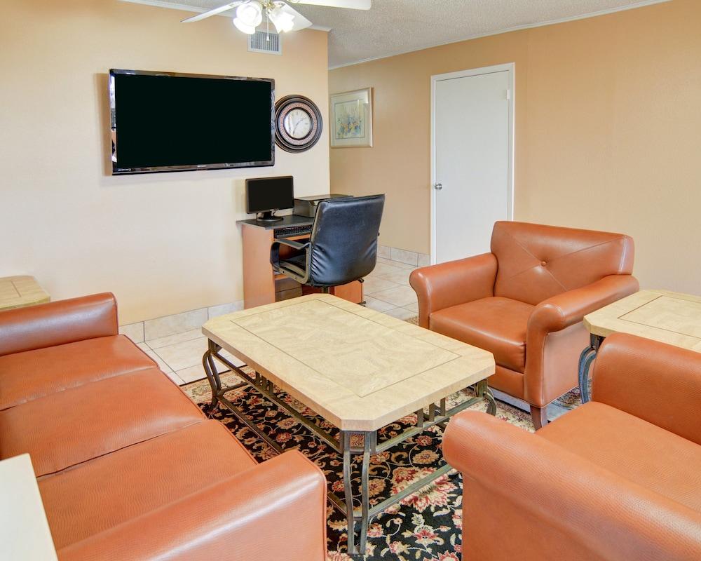 Super 8 By Wyndham Decatur Texas Hotel Екстериор снимка
