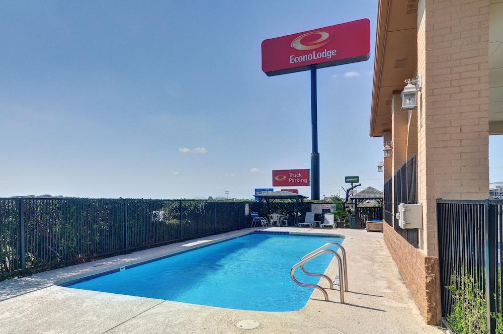 Super 8 By Wyndham Decatur Texas Hotel Екстериор снимка