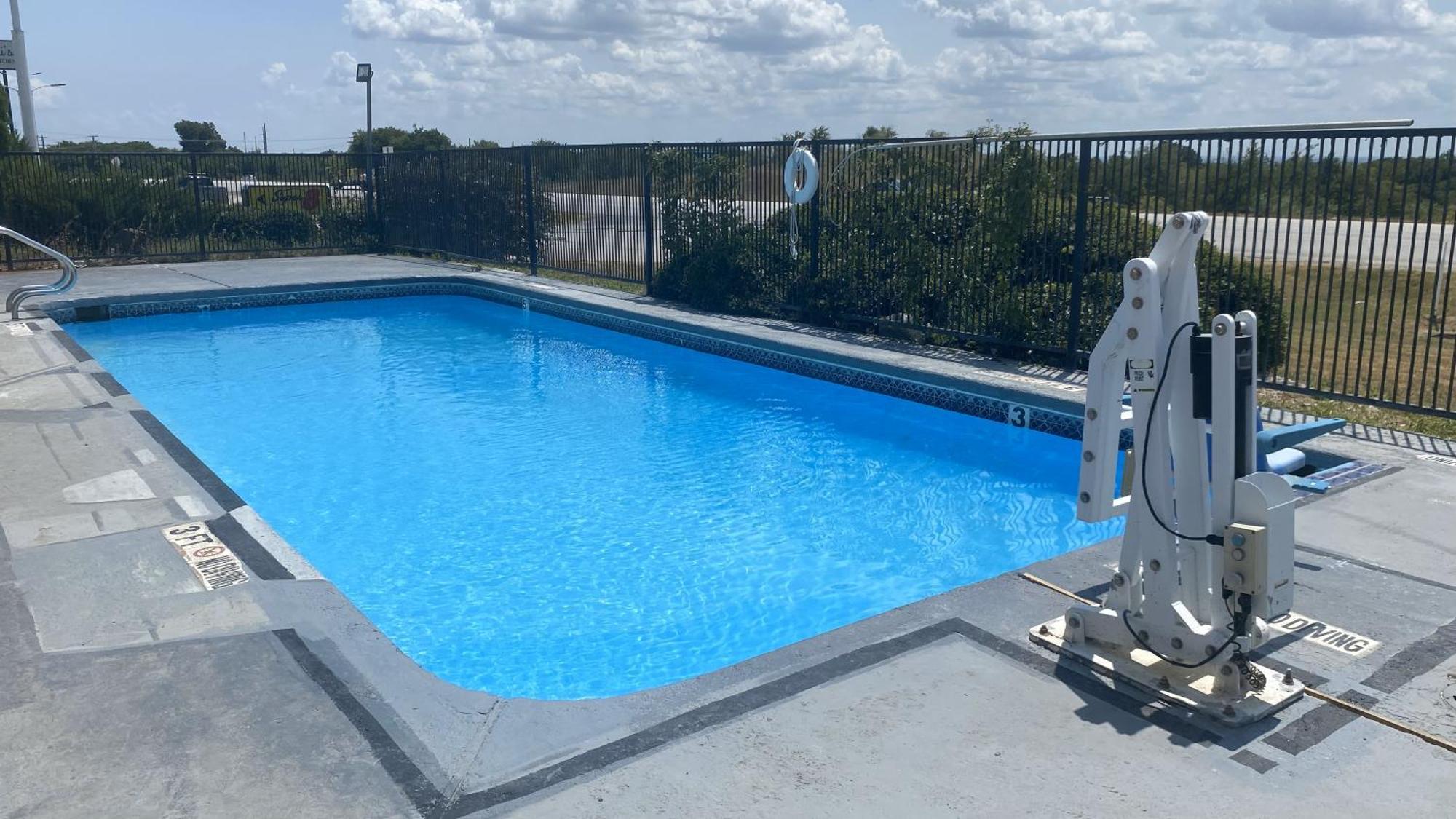 Super 8 By Wyndham Decatur Texas Hotel Екстериор снимка