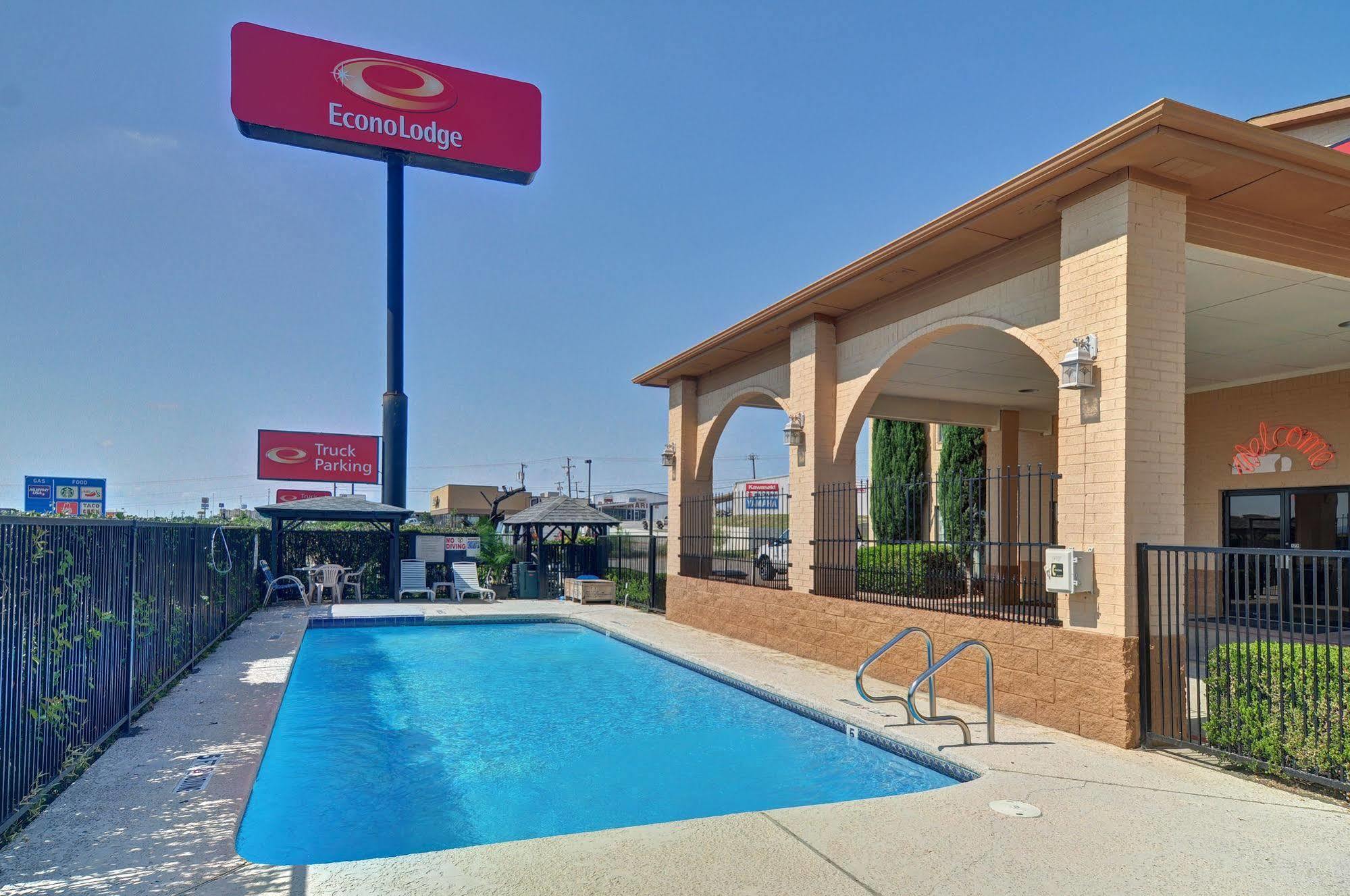 Super 8 By Wyndham Decatur Texas Hotel Екстериор снимка